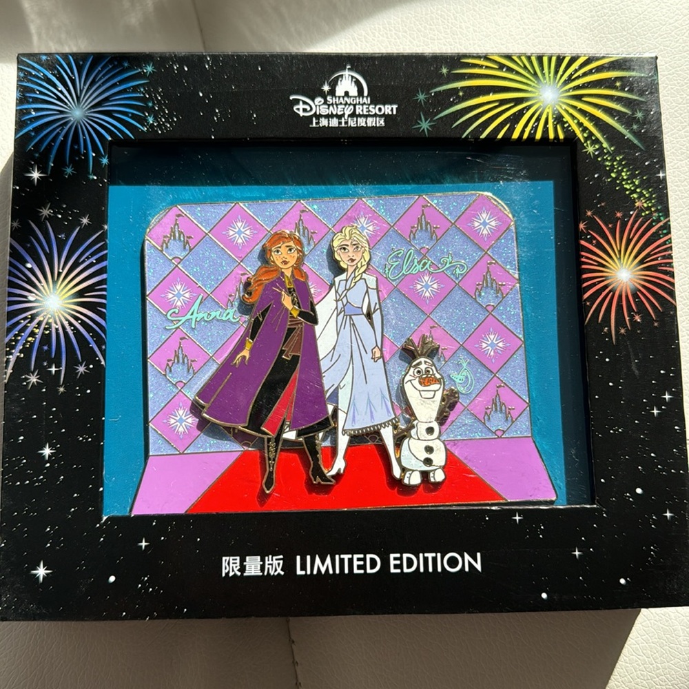 Disney parks Shanghai Disney Resort Frozen 2 Elsa Anna Limited edition jumbo pin